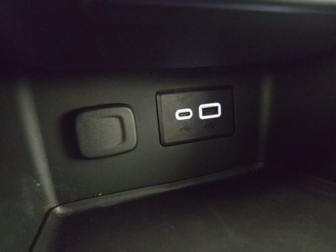 Certified 2023 GMC Acadia SLE w/ Driver Convenience Package image 28