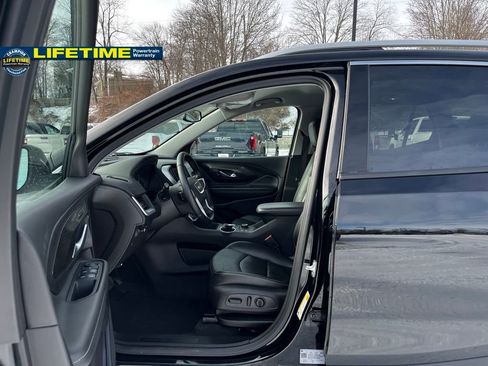 Used 2024 GMC Terrain SLT image 18