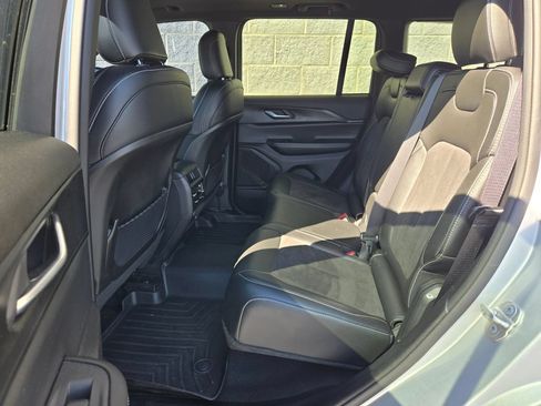 Used 2023 Jeep Grand Cherokee Altitude AWD/4WD image 35