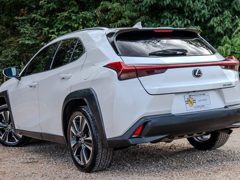 Used 2019 Lexus UX 200 FWD image 3