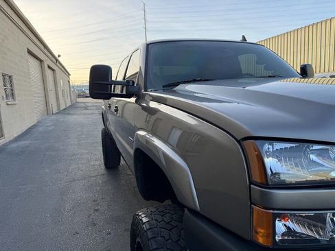 Used 2006 Chevrolet Silverado 2500 LT w/ Heavy-Duty Power Package image 14