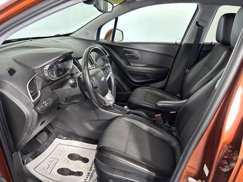 Used 2019 Chevrolet Trax LT w/ LT Convenience Package FWD image 24