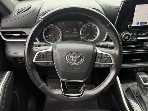 Used 2023 Toyota Highlander XSE FWD image 13