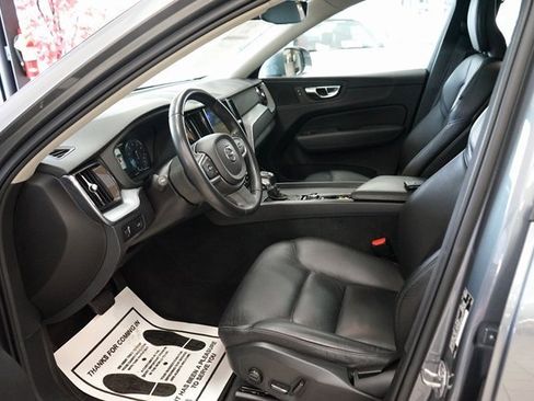 Used 2020 Volvo XC60 T5 Momentum image 26