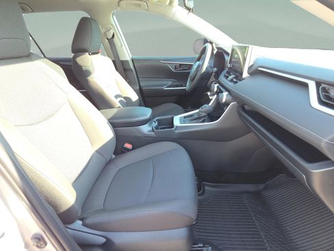 Certified 2025 Toyota RAV4 LE FWD image 16