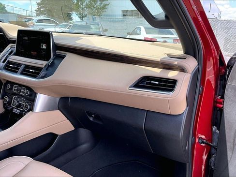 Used 2024 Chevrolet Tahoe Premier AWD/4WD image 16
