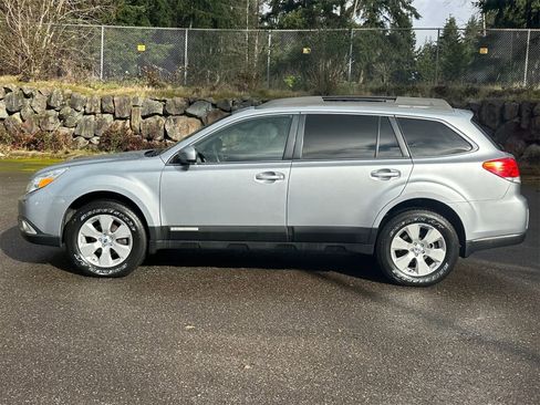 Used 2012 Subaru Outback 2.5i Limited w/ Moonroof Pkg image 2