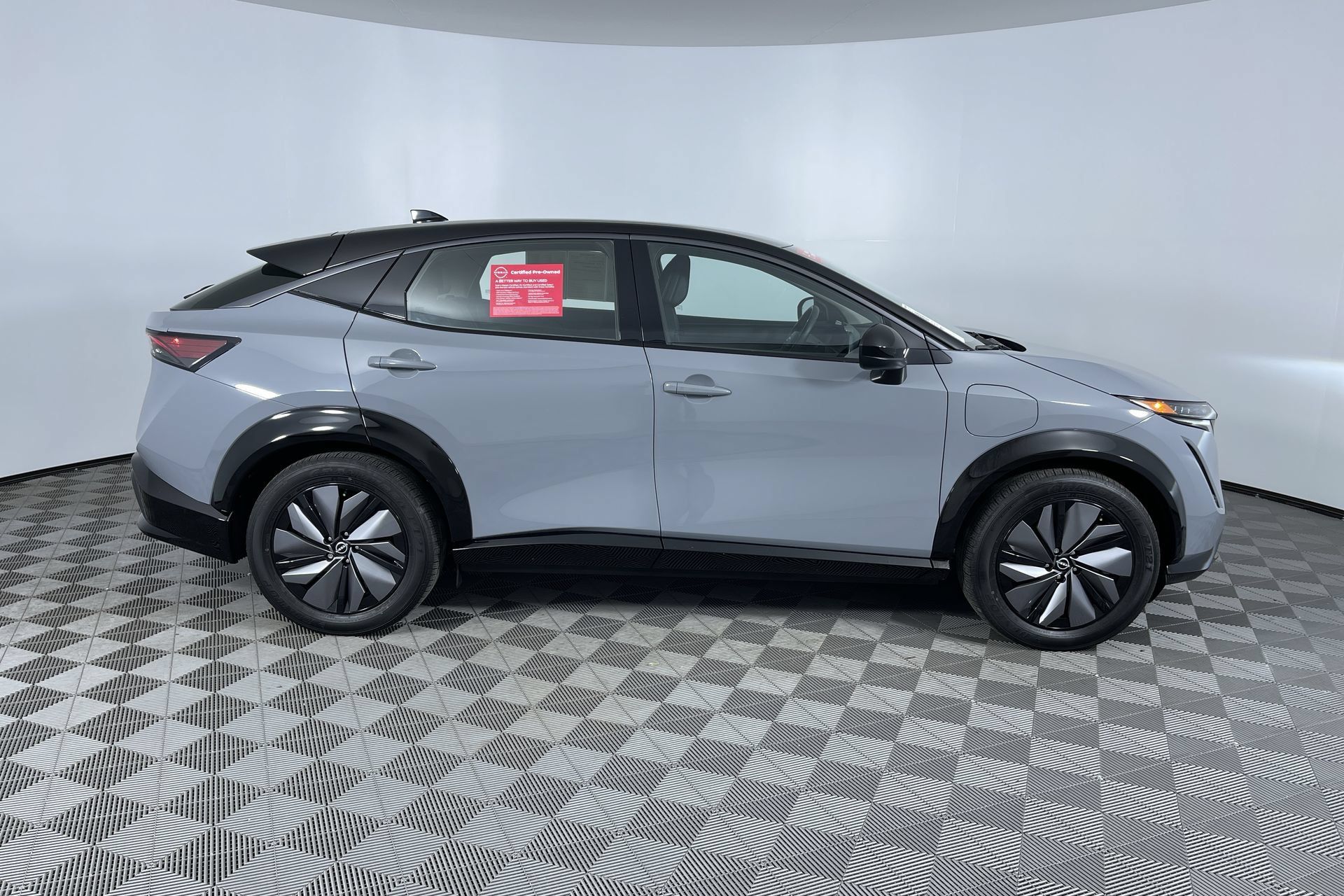 Used 2024 Nissan Ariya AWD image 10
