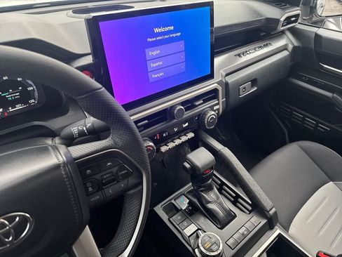 Used 2025 Toyota Tacoma TRD Off-Road image 21