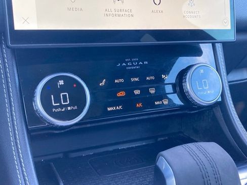 Used 2024 Jaguar F-PACE R-Dynamic S image 22