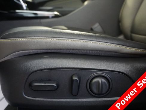 Used 2025 Chevrolet Trax ACTIV w/ Sunroof Package image 7