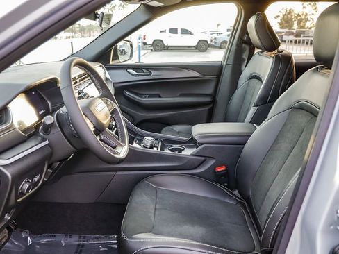 New 2025 Jeep Grand Cherokee Altitude image 19