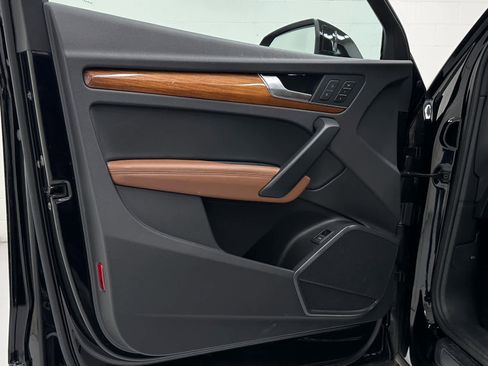 Used 2021 Audi Q5 Premium Plus w/ Premium Plus Package image 23