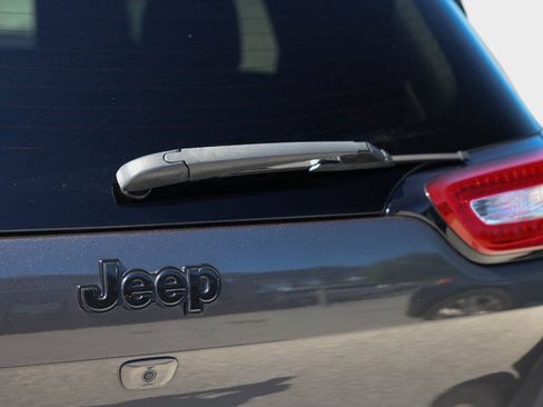 Used 2017 Jeep Cherokee High Altitude AWD/4WD image 33