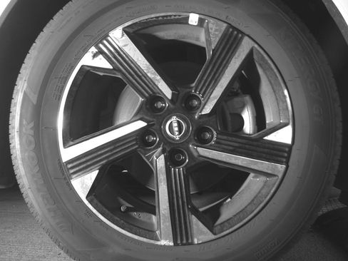 Used 2025 Nissan Sentra SV image 13