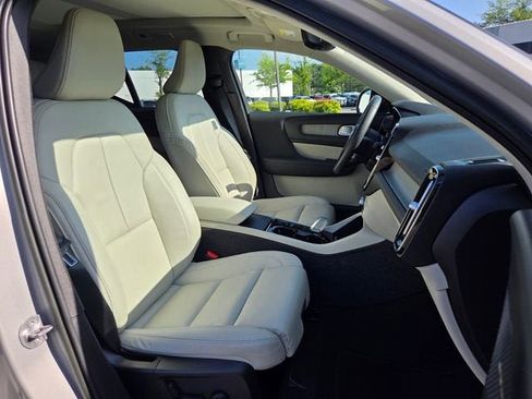 Used 2023 Volvo XC40 B4 Ultimate FWD image 21