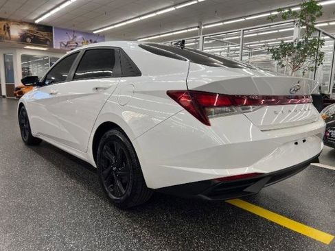 Used 2021 Hyundai Elantra SEL w/ Convenience Package FWD image 5