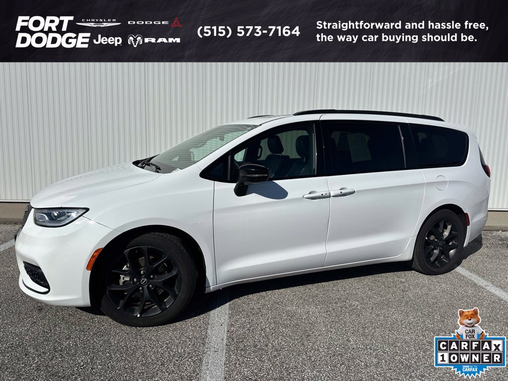 Used 2025 Chrysler Pacifica Limited FWD image 1