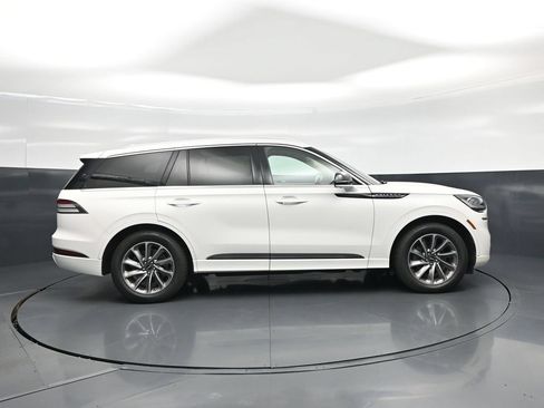 Used 2020 Lincoln Aviator Grand Touring w/ Elements Package Plus AWD/4WD image 25