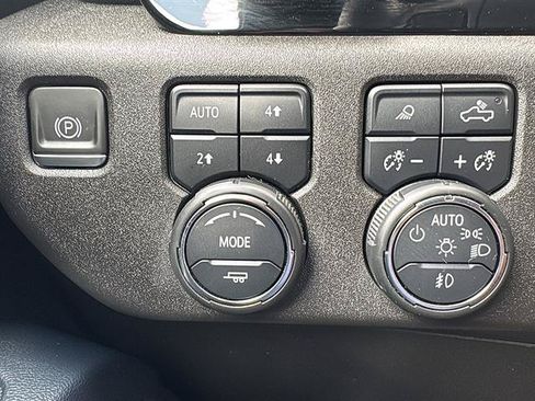 Used 2024 Chevrolet Silverado 2500 High Country w/ High Country Premium Package AWD/4WD image 26