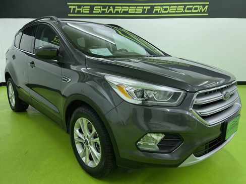 Used 2017 Ford Escape SE w/ Equipment Group 201A image 2