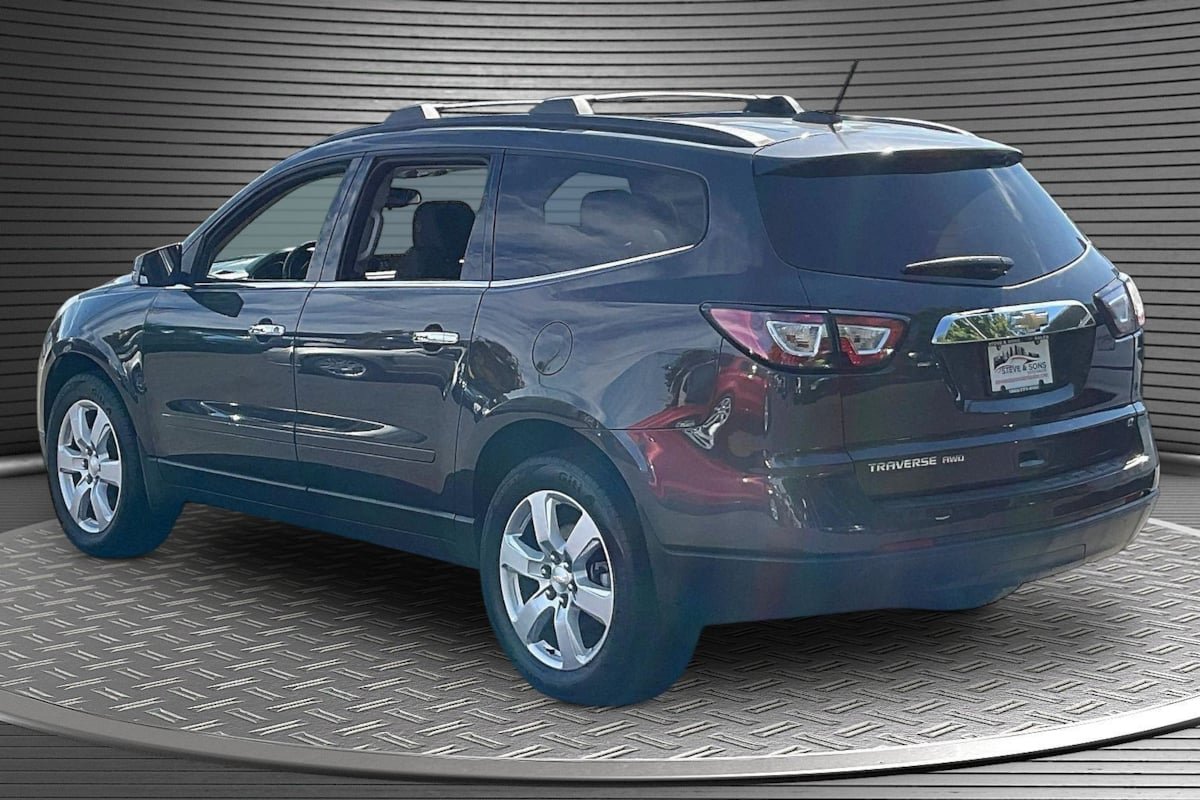 Used 2017 Chevrolet Traverse LT w/ Style and Technology Package AWD/4WD image 4