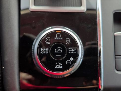 Used 2024 Mitsubishi Outlander 4WD Plug-In Hybrid image 15