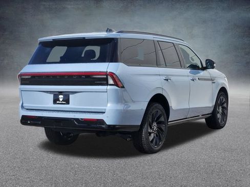 New 2026 Lincoln Navigator Reserve w/ Jet Appearance Package AWD/4WD image 7