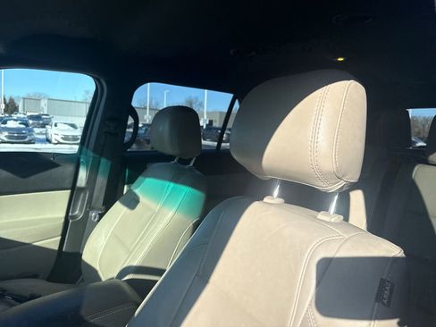 Used 2014 Ford Explorer XLT w/ Equipment Group 202A image 18