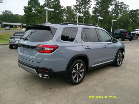 Used 2023 Honda Pilot Touring image 4