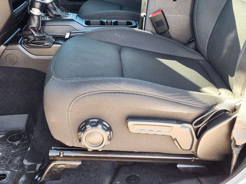 Used 2018 Jeep Wrangler Unlimited Sahara image 27