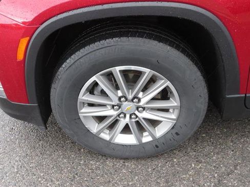 Used 2023 Chevrolet Traverse LT image 8