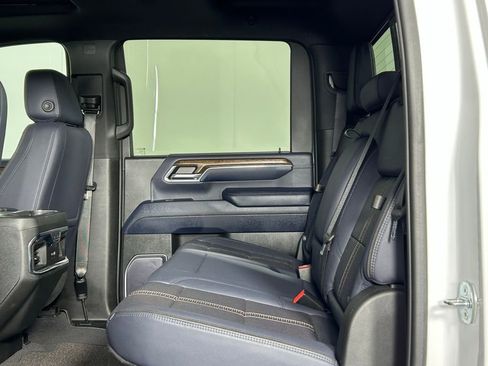 Used 2024 Chevrolet Silverado 3500 High Country w/ Technology Package image 17