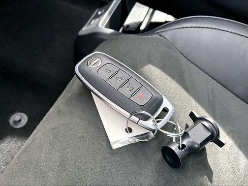 Used 2024 Nissan Ariya AWD image 14