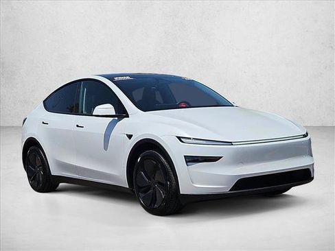 Used 2026 Tesla Model Y AWD image 3