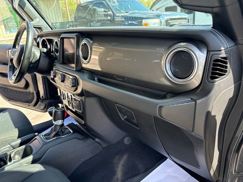 Used 2022 Jeep Gladiator Overland AWD/4WD image 30