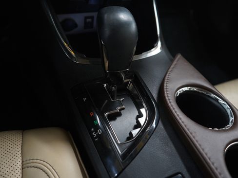 Used 2014 Toyota Avalon Limited w/ Technology Package FWD image 21