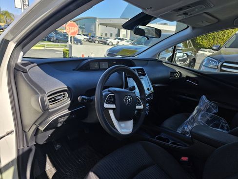 Used 2018 Toyota Prius One image 5