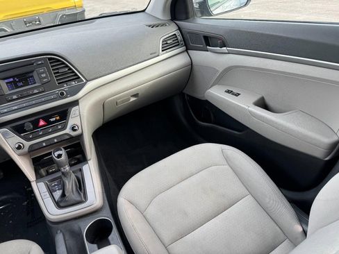 Used 2017 Hyundai Elantra SE image 15