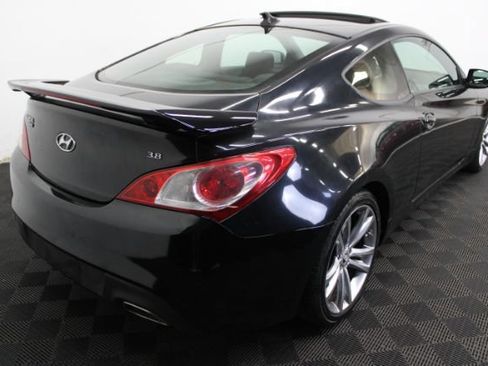 Used 2011 Hyundai Genesis 3.8 RWD image 5