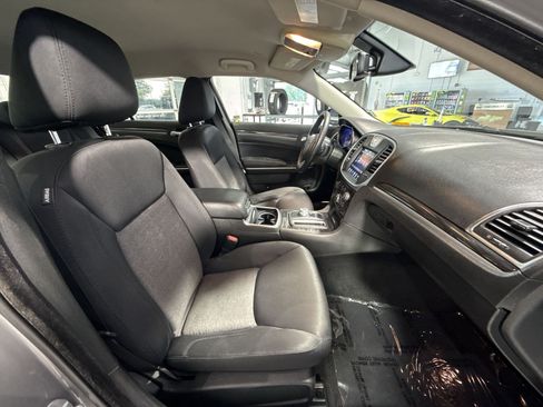 Used 2019 Chrysler 300 Touring w/ Sport Appearance Package RWD image 27