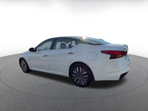 Used 2025 Nissan Altima 2.5 SV image 10