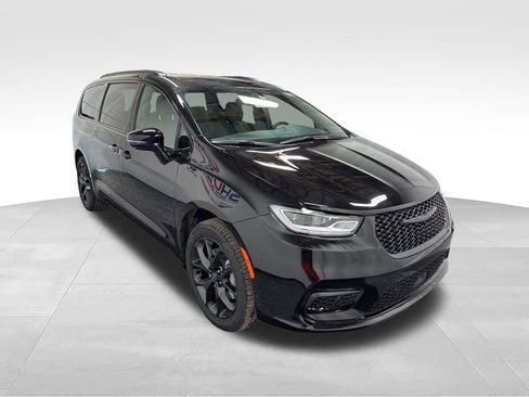 New 2026 Chrysler Pacifica Select w/ S Appearance Package AWD/4WD image 3