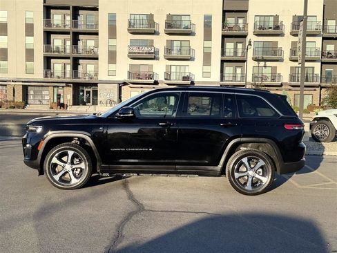 Used 2023 Jeep Grand Cherokee 4WD 4xe image 4