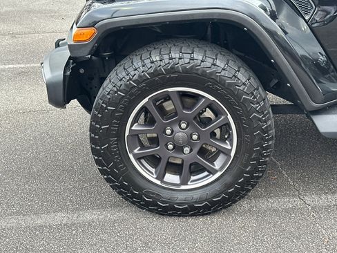 Used 2021 Jeep Gladiator Overland image 11