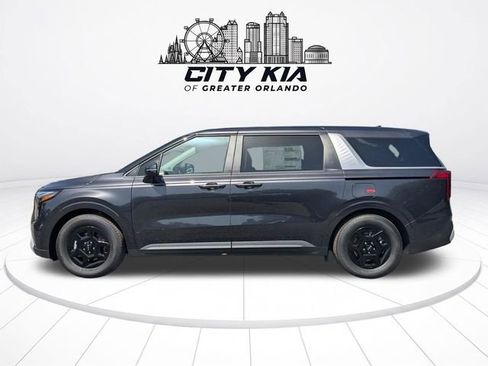 New 2026 Kia Carnival FWD image 2