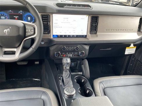 New 2025 Ford Bronco Outer Banks w/ Sasquatch Package image 31