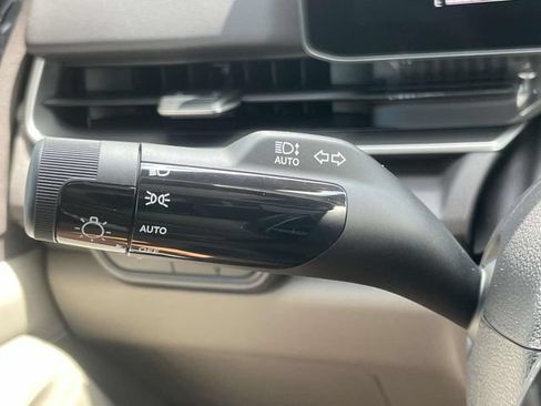 New 2026 Kia Carnival EX FWD image 30