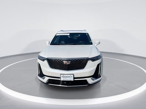 Used 2023 Cadillac XT6 Premium Luxury w/ Technology Package FWD image 3