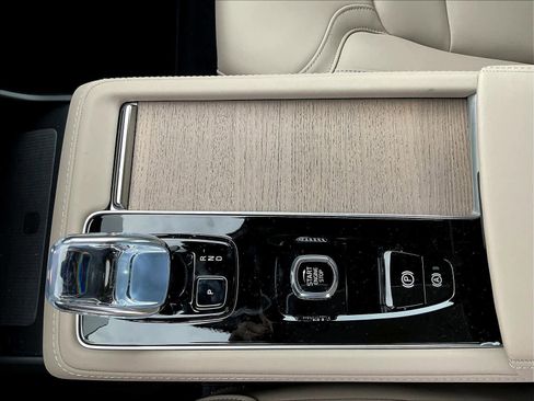 New 2026 Volvo XC90 B5 Core image 10